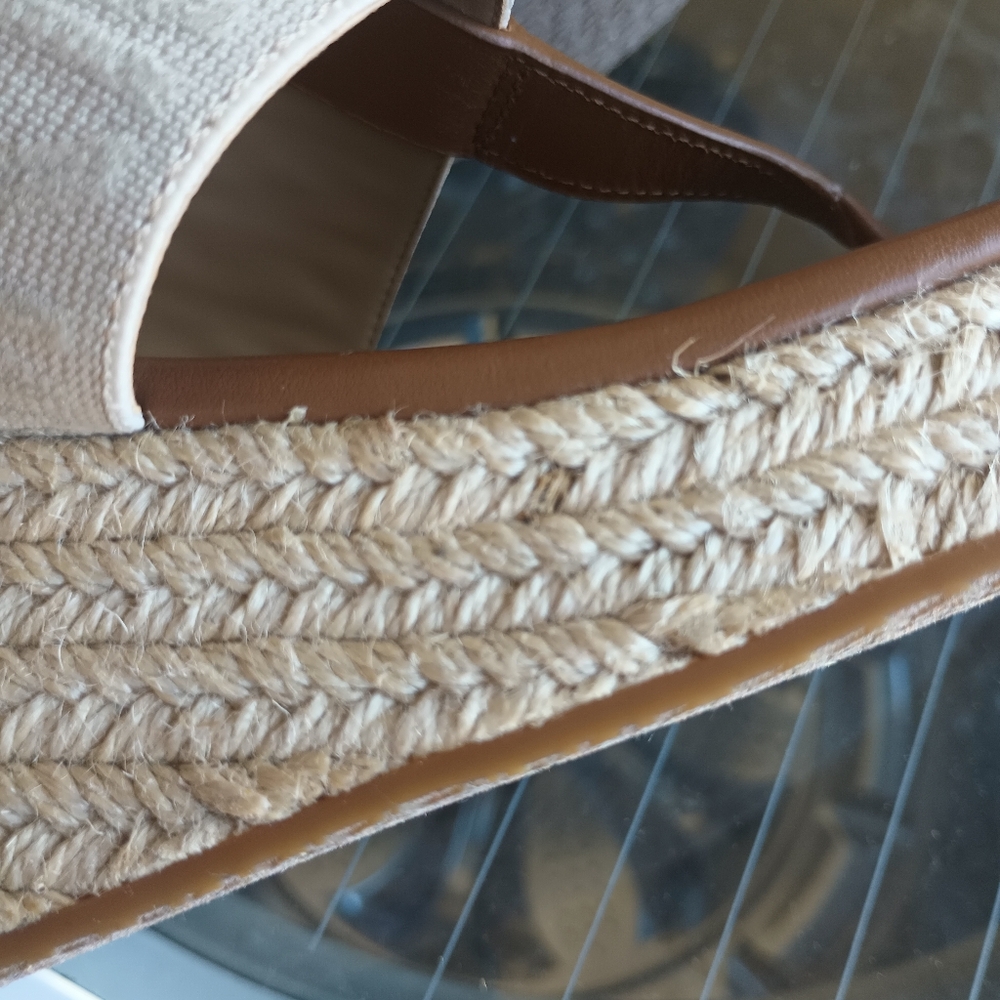 New Adorable Creme Michael Kors Honey Sandals - Picture 6 of 10